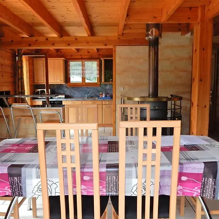 Alpesi faház Pleasant Chalet In Near Ski Area *