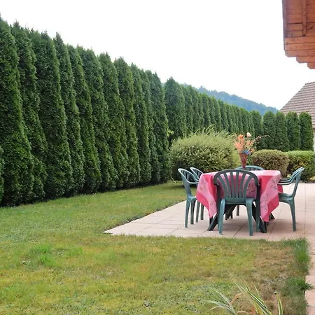 Pleasant Chalet In Near Ski Area Alpesi faház *